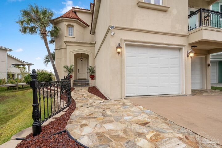 Property Photo:  39 E Galvez Ct  FL 32561 