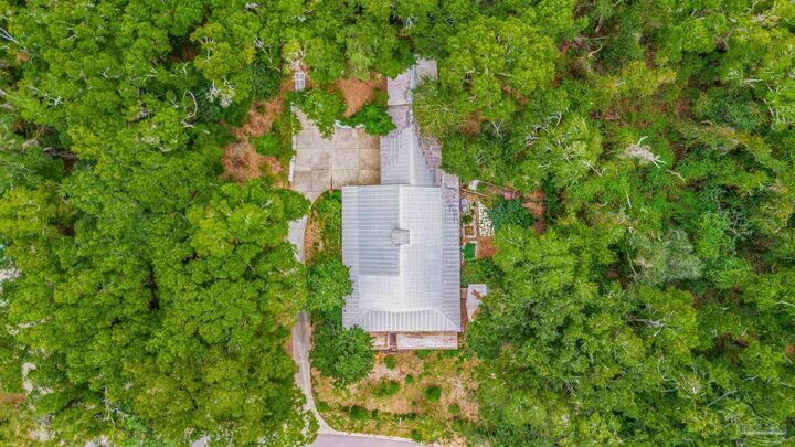 Property Photo:  7619 Lakeside Dr  FL 32583 