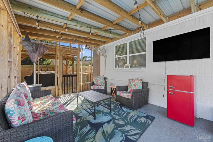 Property Photo: 8494 Olympia Rd FL 32514