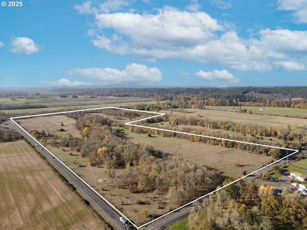 Property Photo:  40009 Highway 226  OR 97374