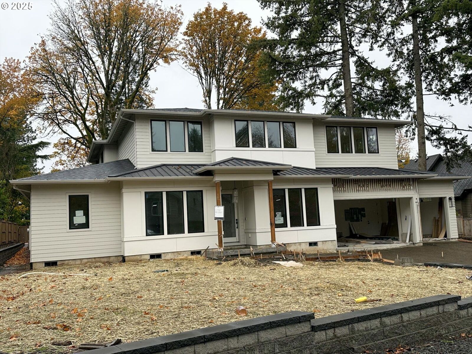 Property Photo: 2560 Glen Eagles Pl OR 97034