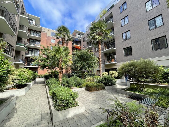 Property Photo: 1030 NW Johnson St 424 OR 97209