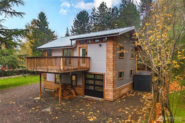 Property Photo:  5230  336th Avenue SE  WA 98025 