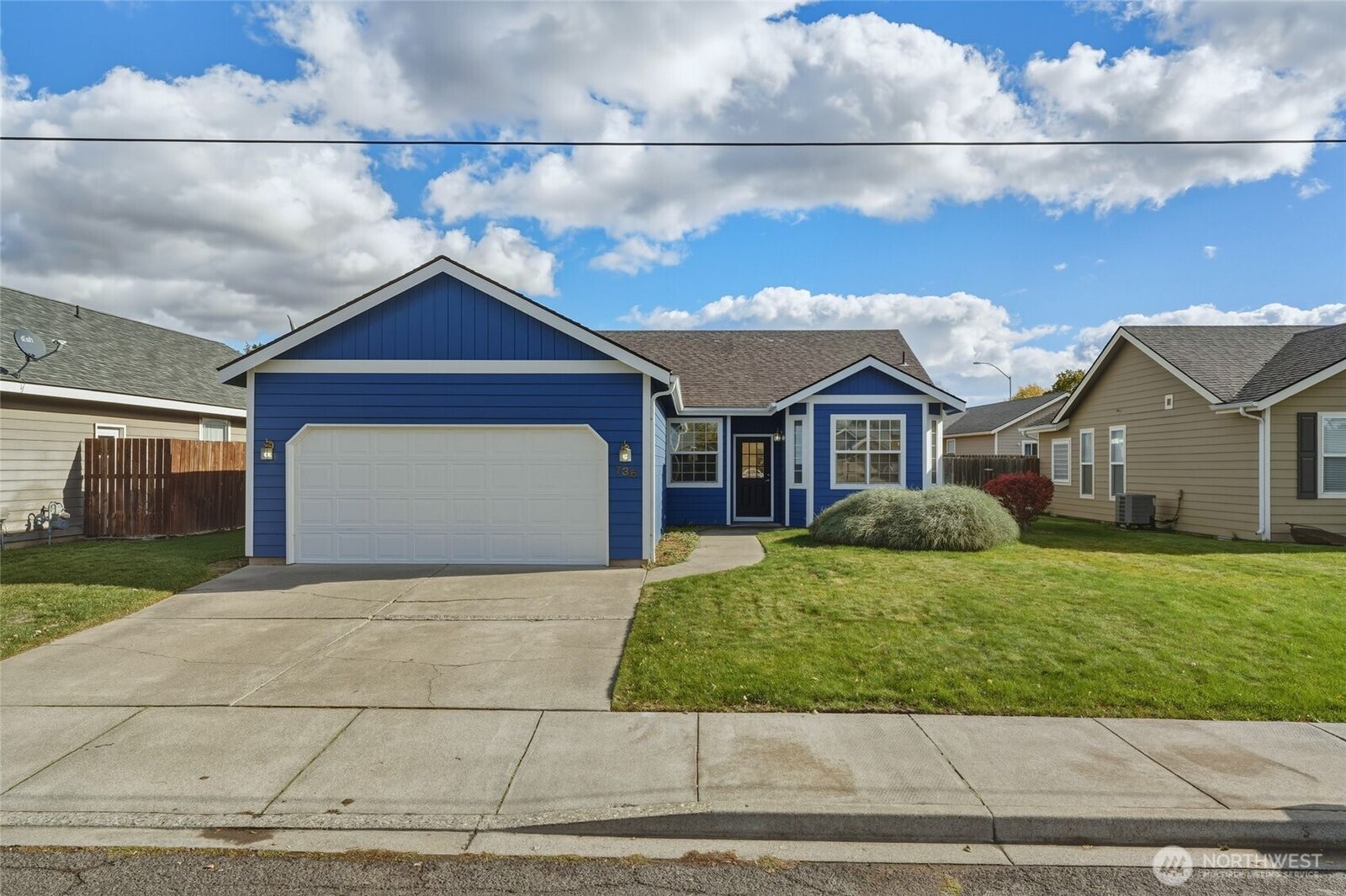 Property Photo:  736 N Roosevelt Street  WA 99362 
