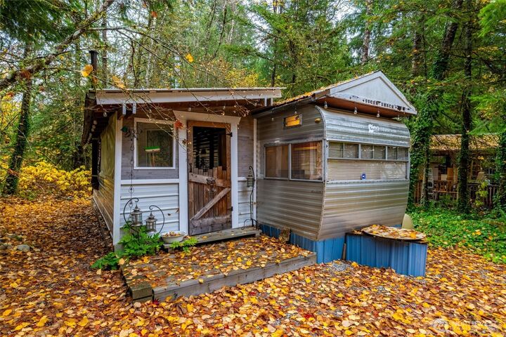 Property Photo: 1017 Maple Lane WA 98295