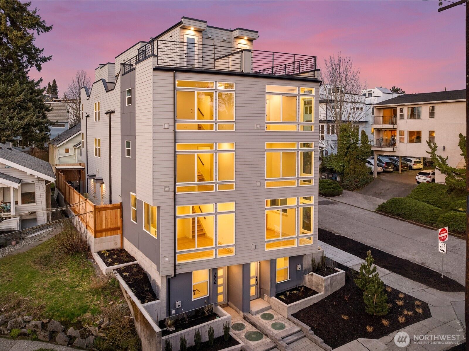 Property Photo: 722 N 36th Street WA 98103