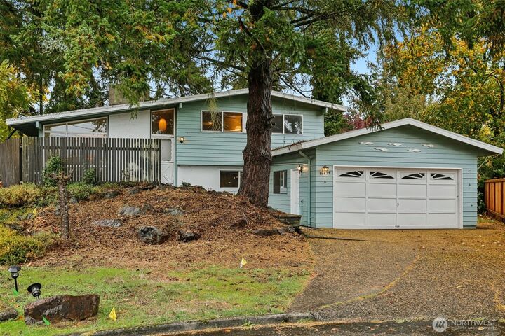 Property Photo:  15424 SE 7th Place  WA 98007 