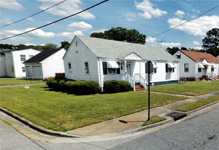 Property Photo: 801 Cambridge Ave VA 23707