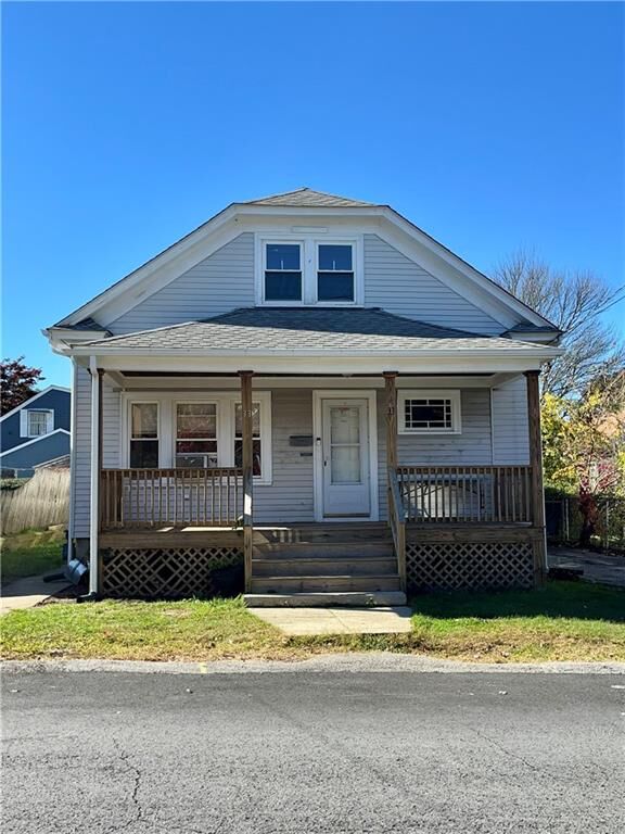 Property Photo:  33 Harding Avenue  RI 02919 