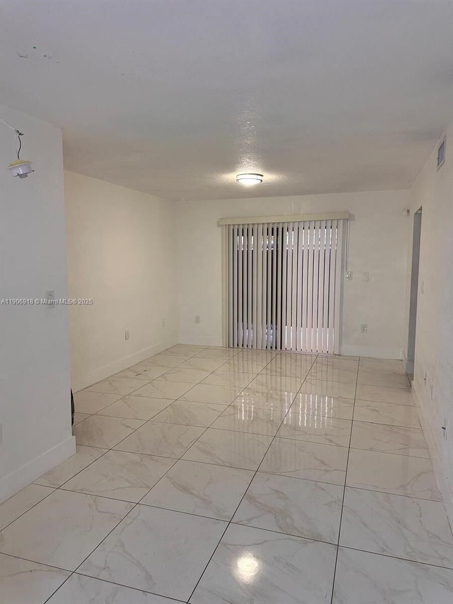 Property Photo:  2314 W 62nd St 3  FL 33016 