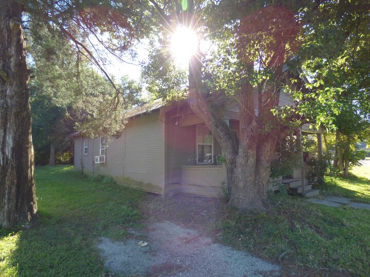 Property Photo: 710 12th St TX 77630
