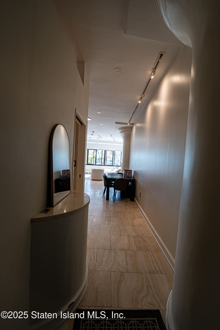 Property Photo:  10 Bay Street Landing 2G  NY 10301 