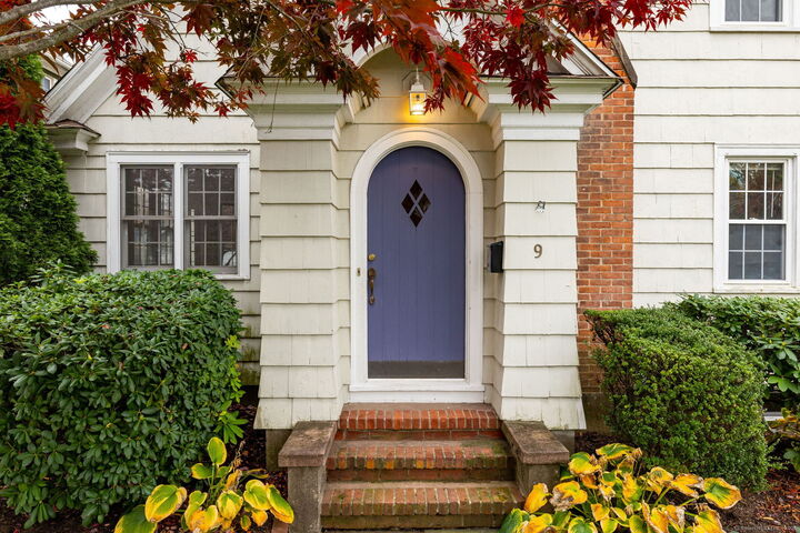 Property Photo: 9 Avalon Place CT 06109