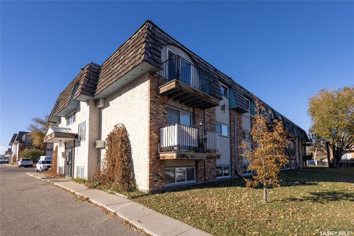 Property Photo:  3809 Luther Place E 24  SK S7H 4B1 