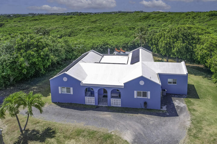 Property Photo:  140 La Reine Ki  VI 00820 