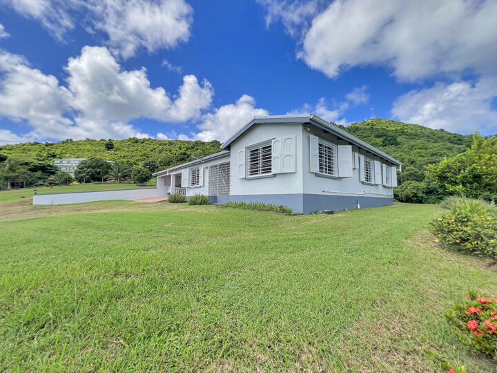 Property Photo:  24-G Colquohoun Ki  VI 00820 