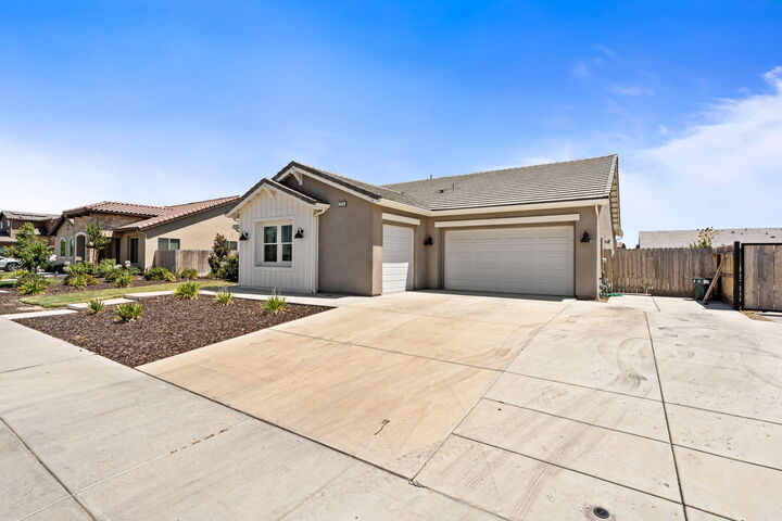 Property Photo:  2070 Solig Avenue  CA 93631 