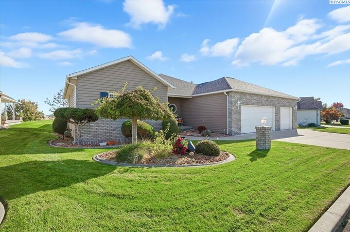 Property Photo: 125 Berkshire Lane WA 99301