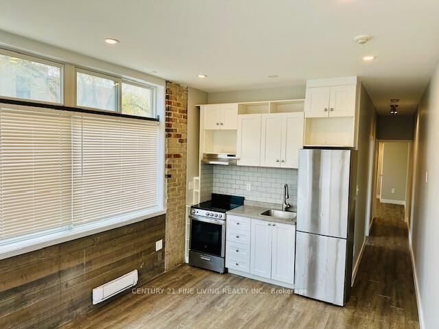 Property Photo:  2029 Eglinton Avenue W  ON M6E 2K4 