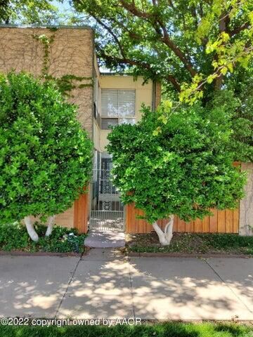 Property Photo: 2400 S Polk Street TX 79109-2800