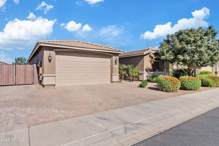 Property Photo:  78 W White Oak Avenue  AZ 85140 