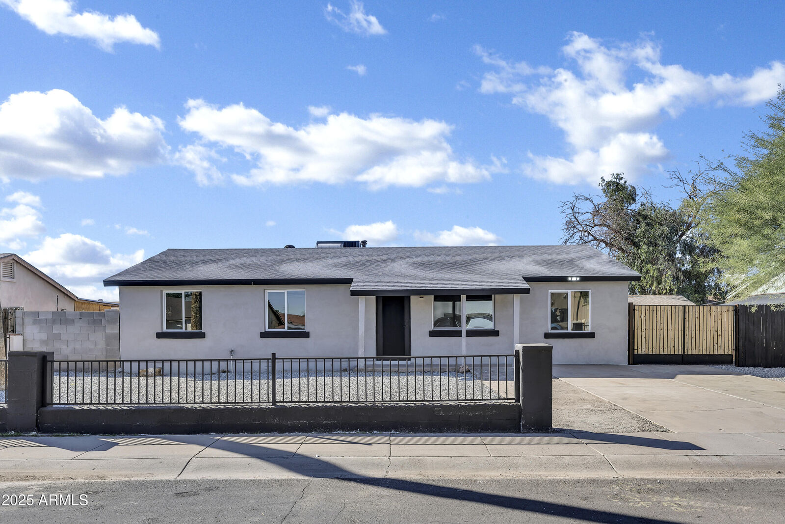 Property Photo: 4316 N 72nd Avenue AZ 85033