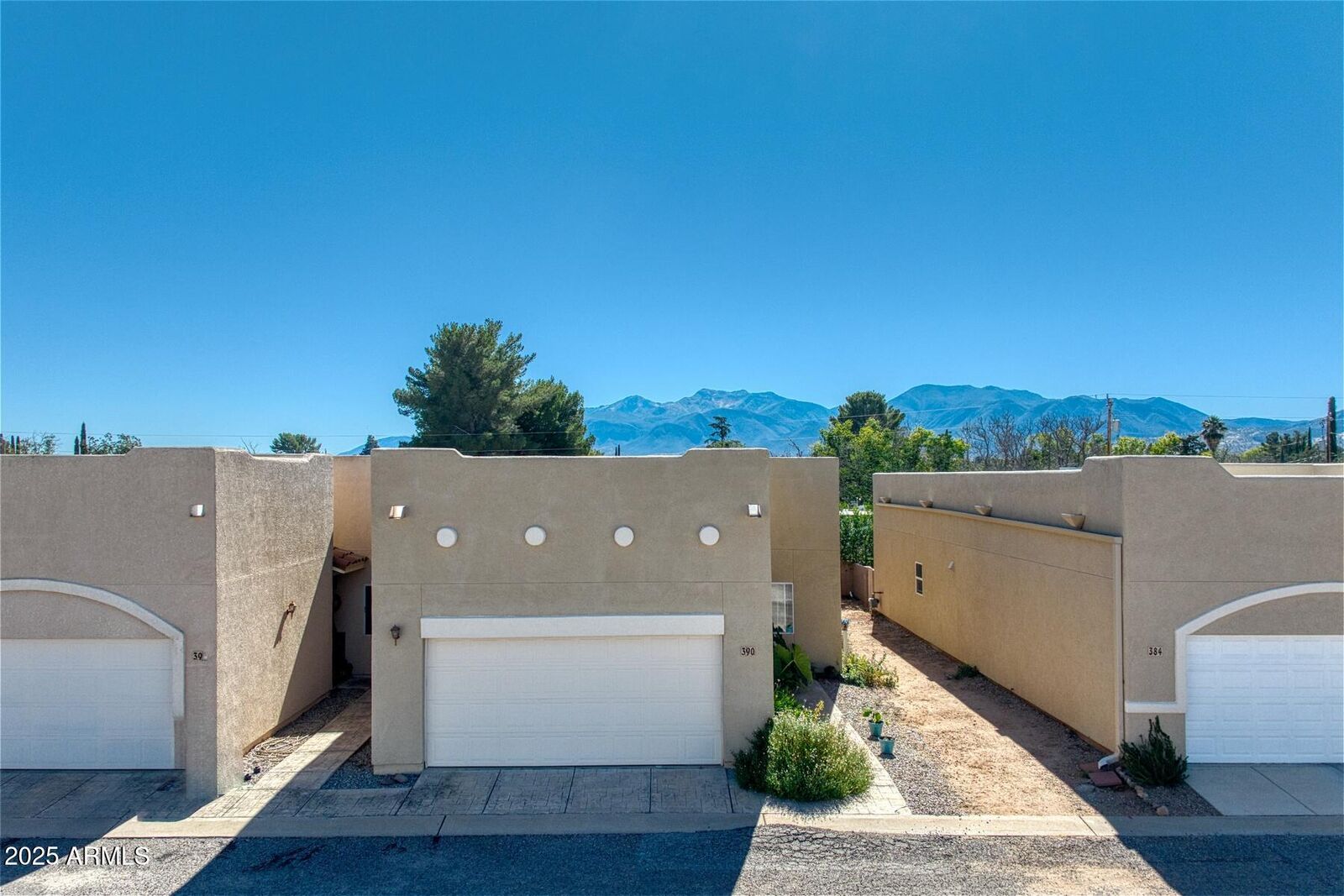 Property Photo:  390 Robin Court  AZ 85635 