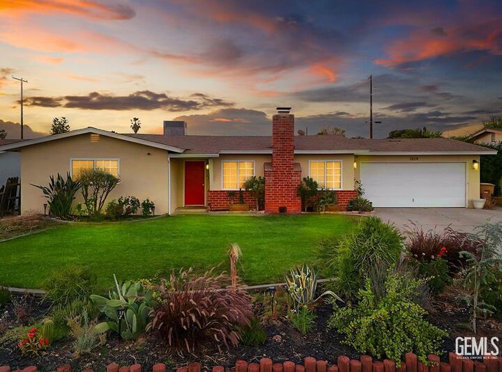 Property Photo:  2818 San Pablo Avenue  CA 93306 