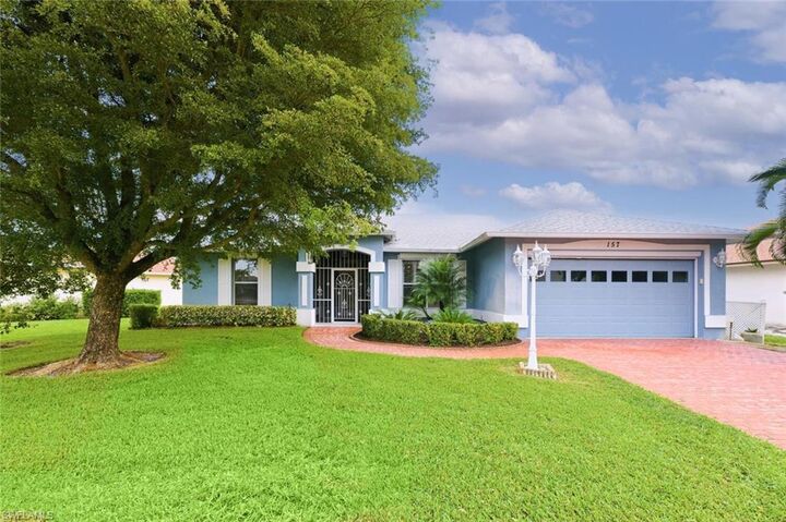 Property Photo: 157 Versailles Cir FL 34112