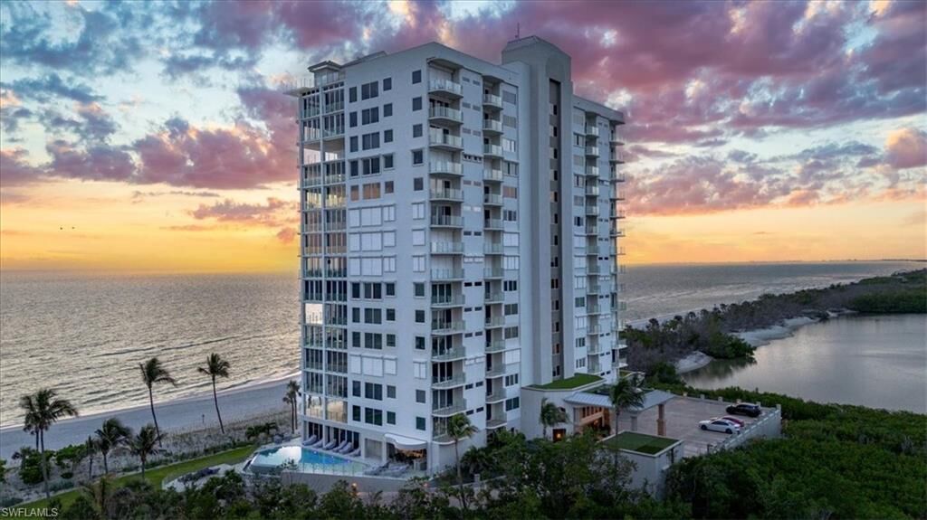 Property Photo:  10 Seagate Dr 10  FL 34103 
