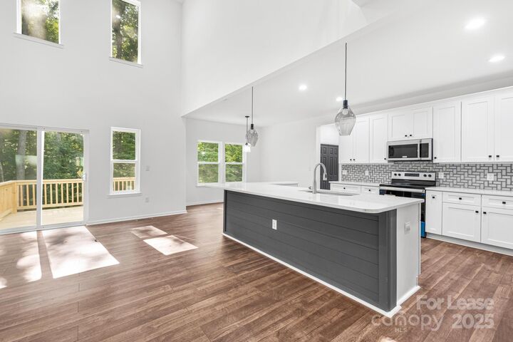 Property Photo:  114 Cotswold Court  NC 28677 