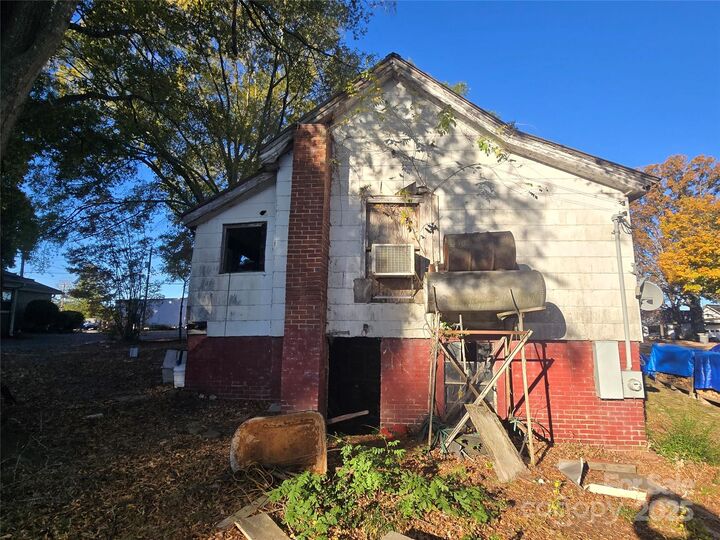 Property Photo: 704 Sloop Avenue NC 28083