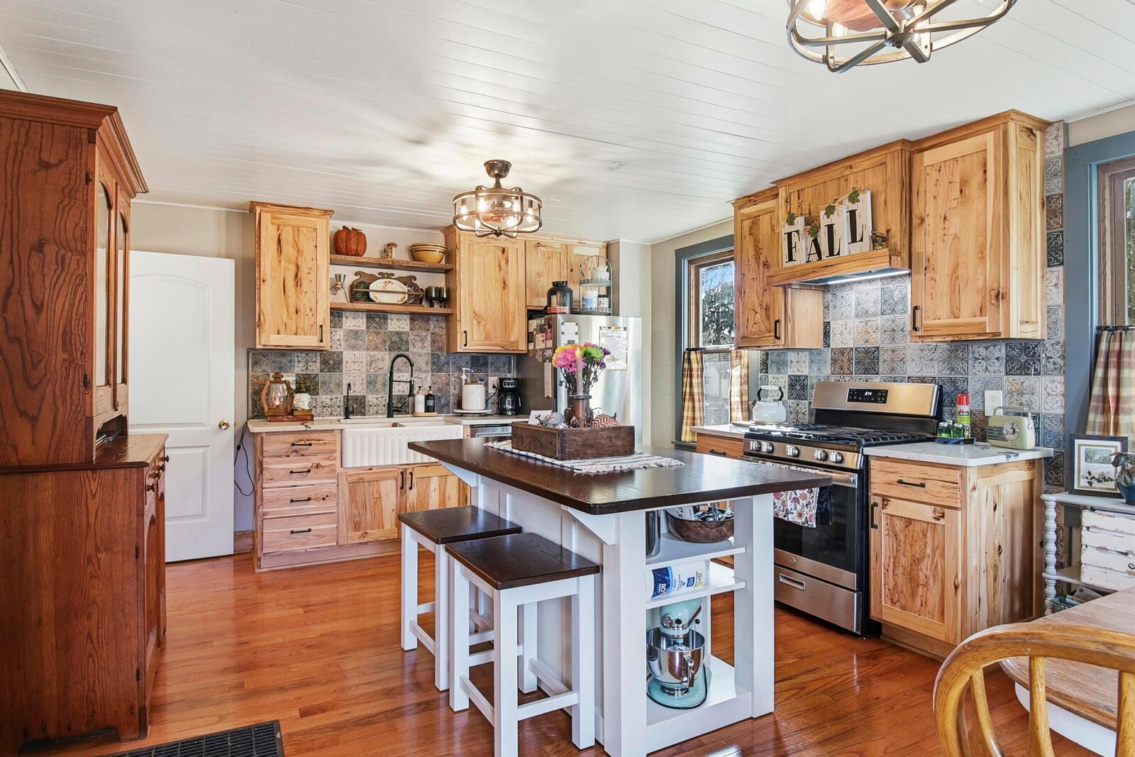 Property Photo:  54 Priest NE Lane  OH 43055 