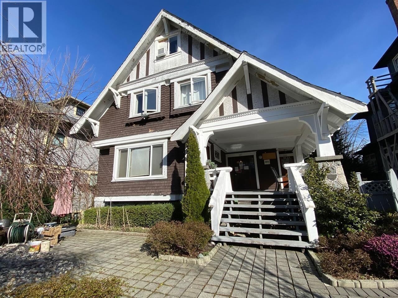 Property Photo:  387 W 13th Avenue  BC V5Y 1W2 