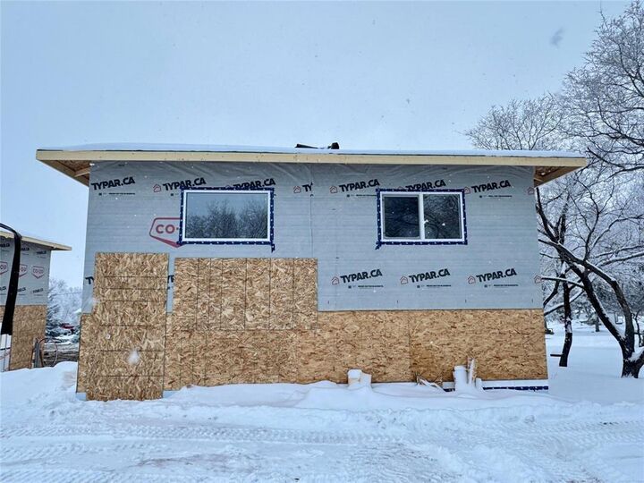 Property Photo:  211 Lorne Avenue  MB R0J 0B0 