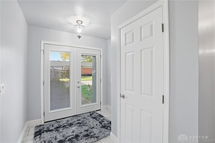 Property Photo: 5708 Seven Gables Avenue OH 45426