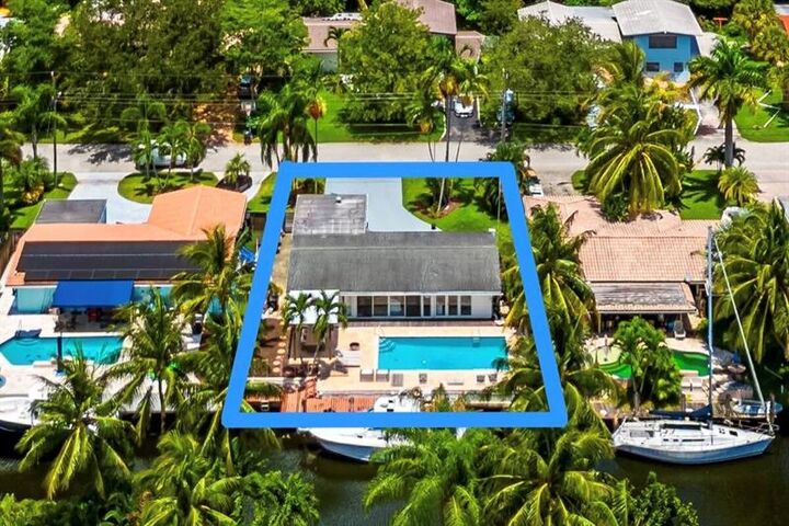 Property Photo:  1704 SW 4th Ct  FL 33312 