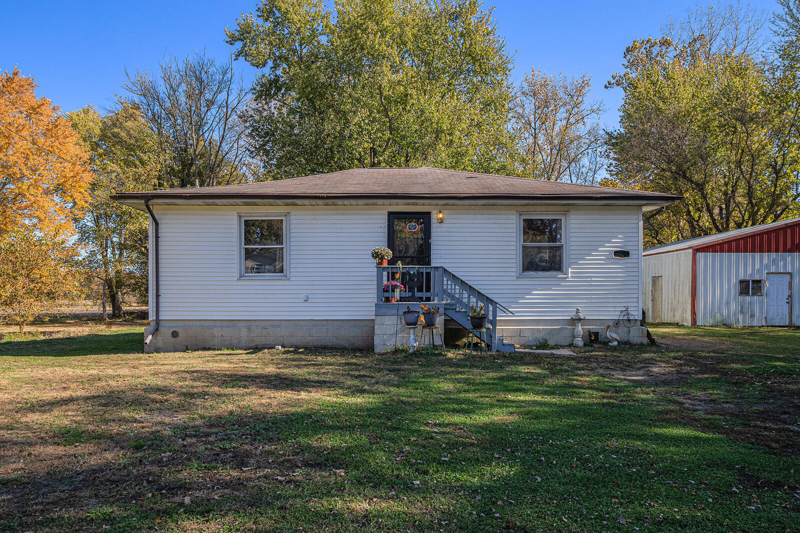 Property Photo:  1123 S State Rd 231  IN 46341 