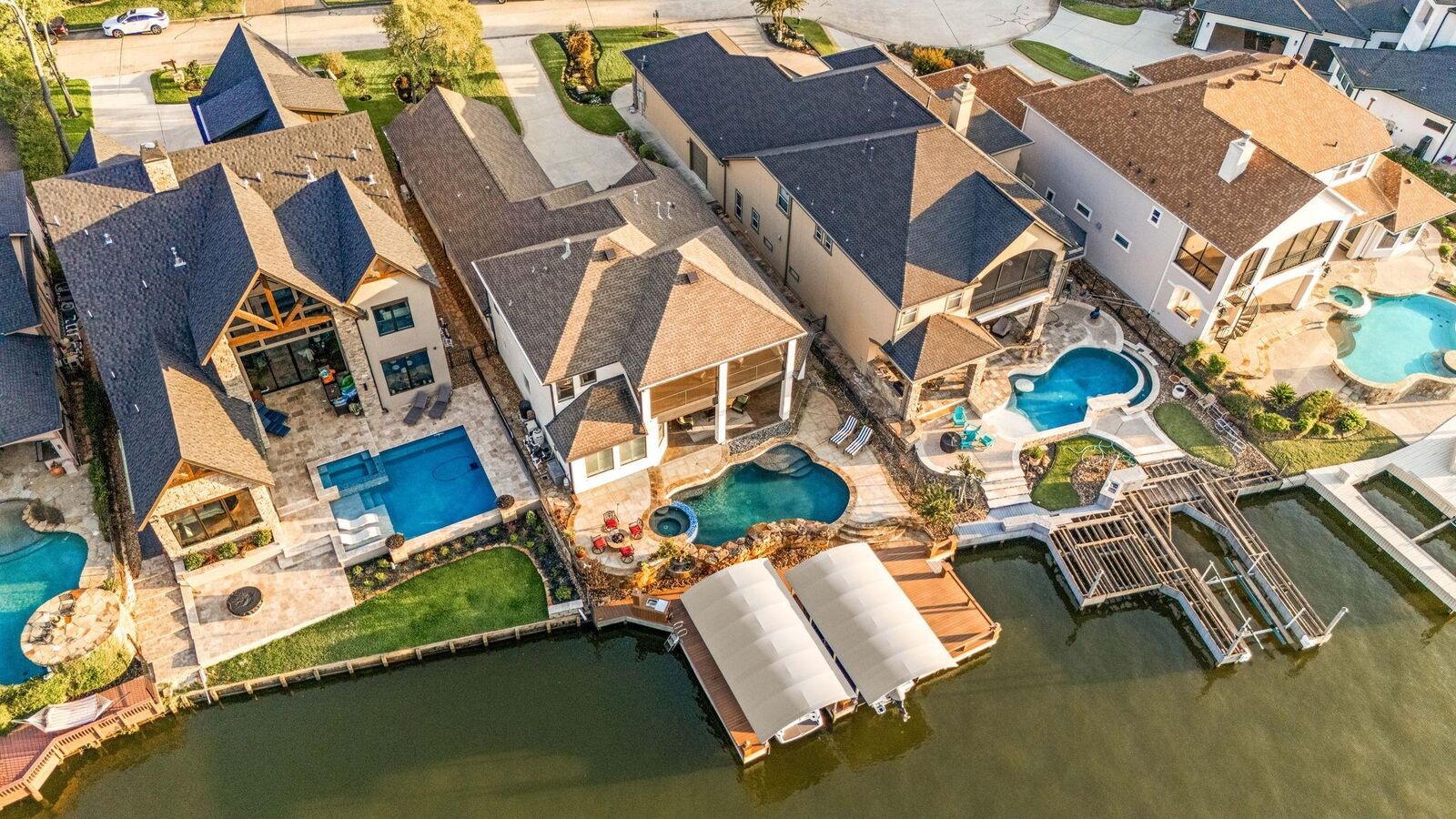 Property Photo: 161 Westlake Point TX 77356