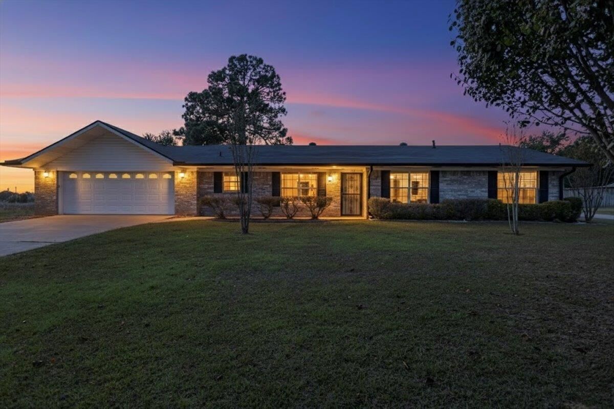 Property Photo:  1308 S Evenside St  TX 75654 