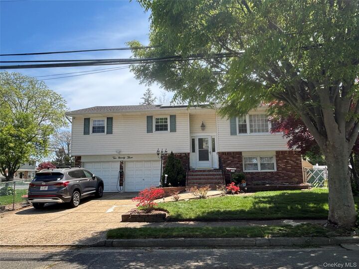 293 Concord Avenue  Lindenhurst NY 11757 photo