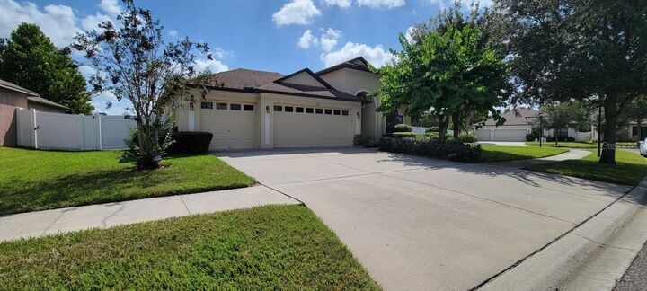 Property Photo: 7112 Spindle Tree Lane FL 33578