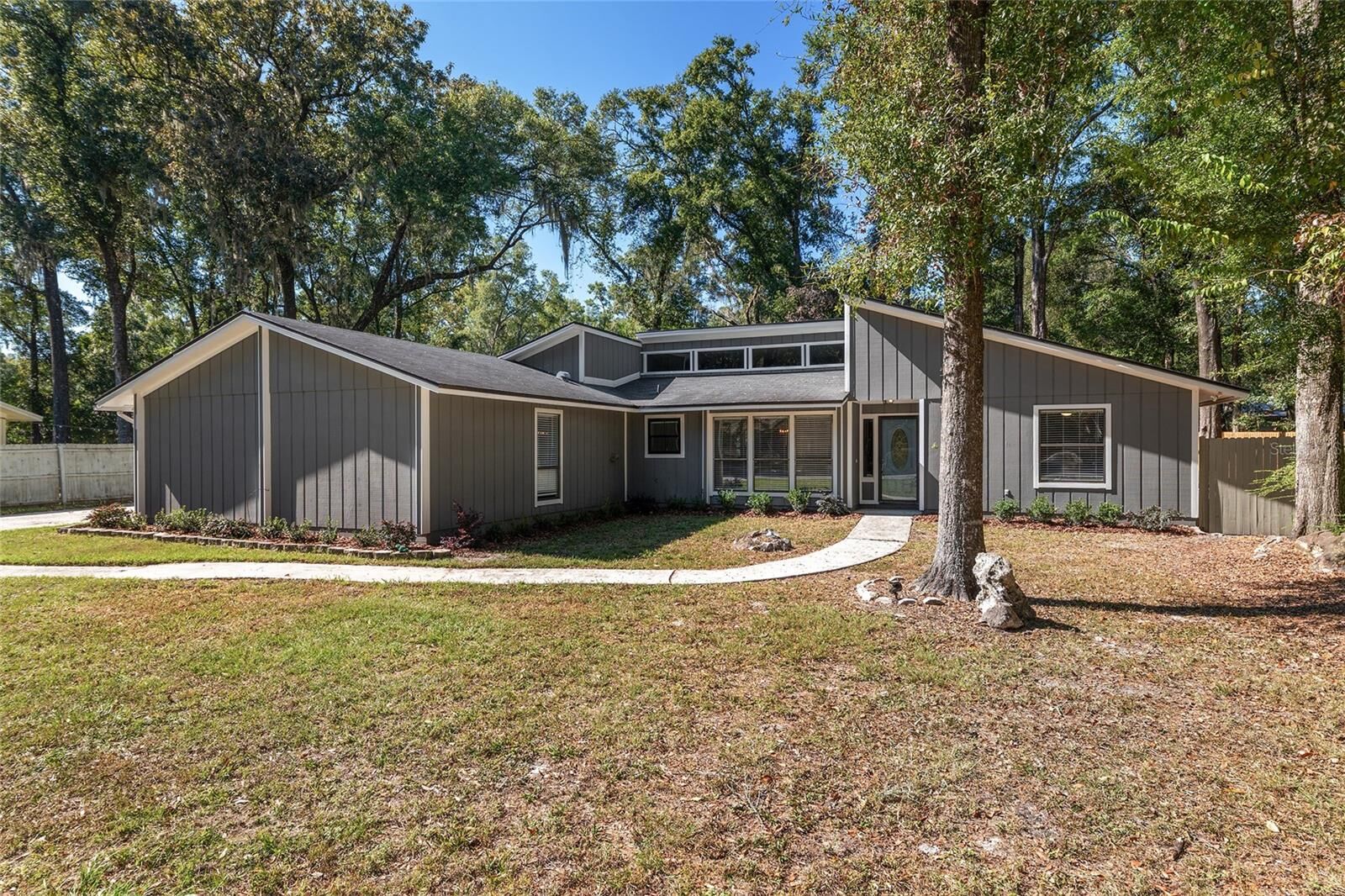 Property Photo:  1726 SW 77th Terrace  FL 32607 