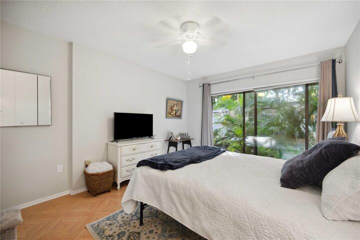 Property Photo: 2584 Arboretum Circle 20 FL 34232