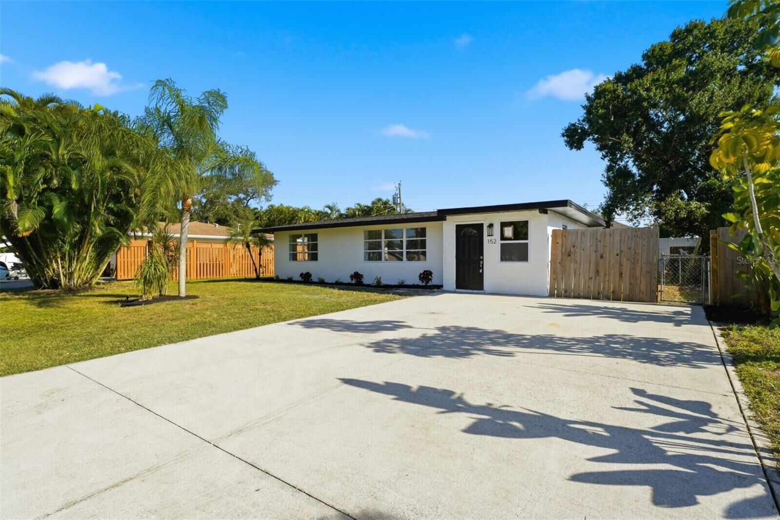 Property Photo: 152 Tanager Road FL 34293