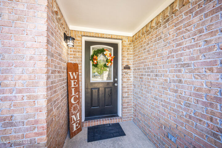 Property Photo:  1321 Oak Street  MS 39564 