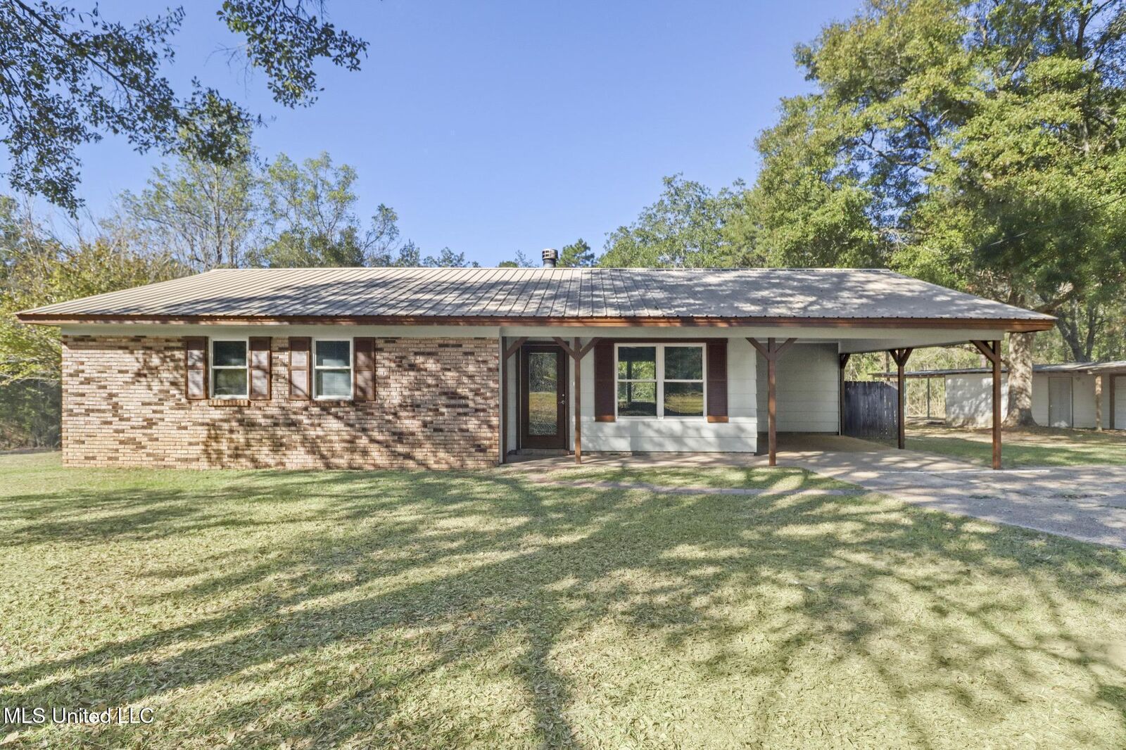 Property Photo: 1305 W McHenry Road MS 39561
