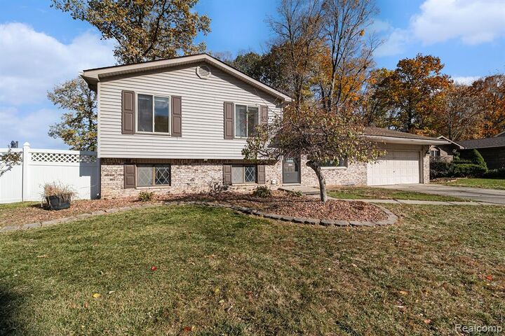 Property Photo:  52372 D W Seaton Drive  MI 48047 4506 