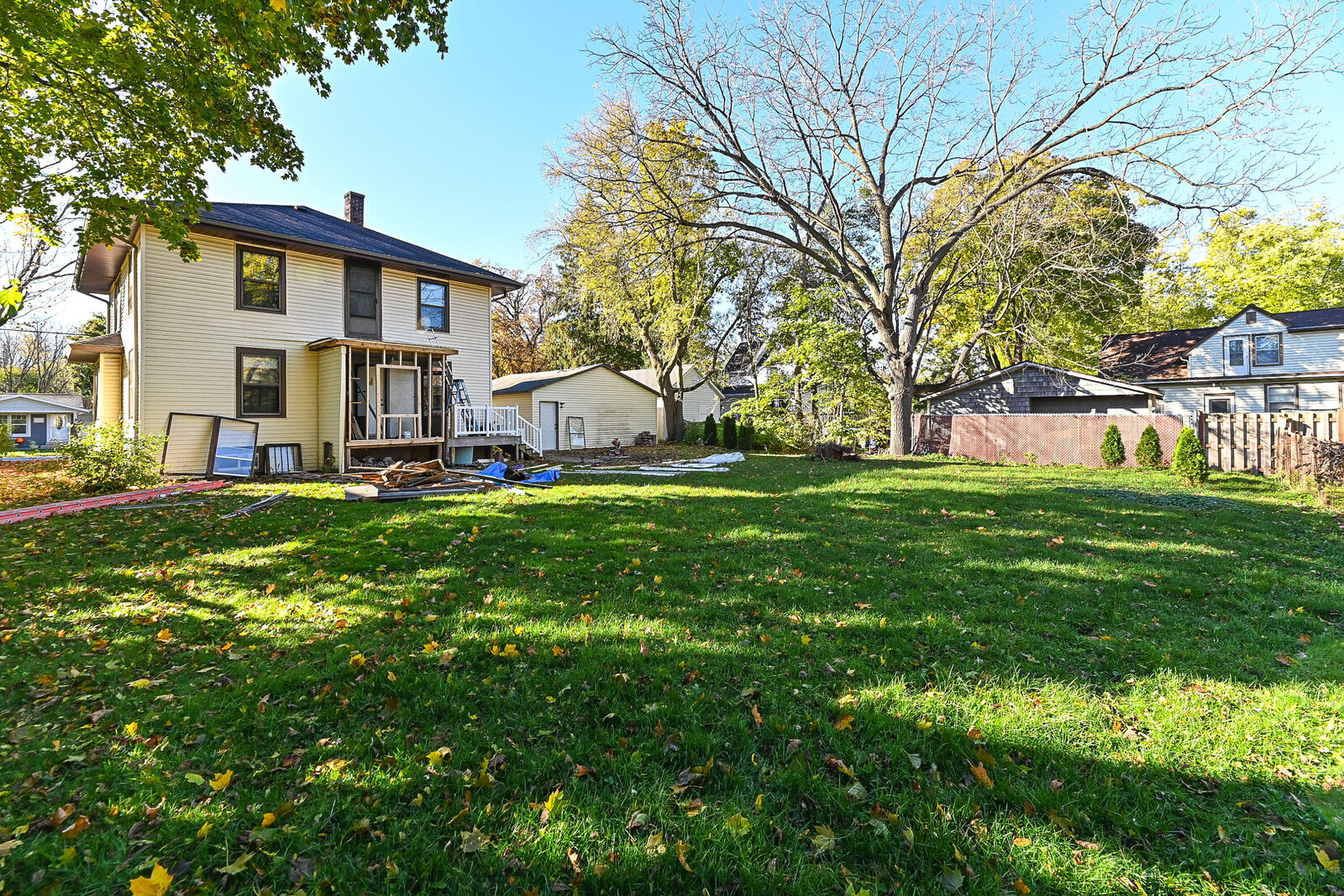 Property Photo: 118 E Ottawa Ave WI 53118