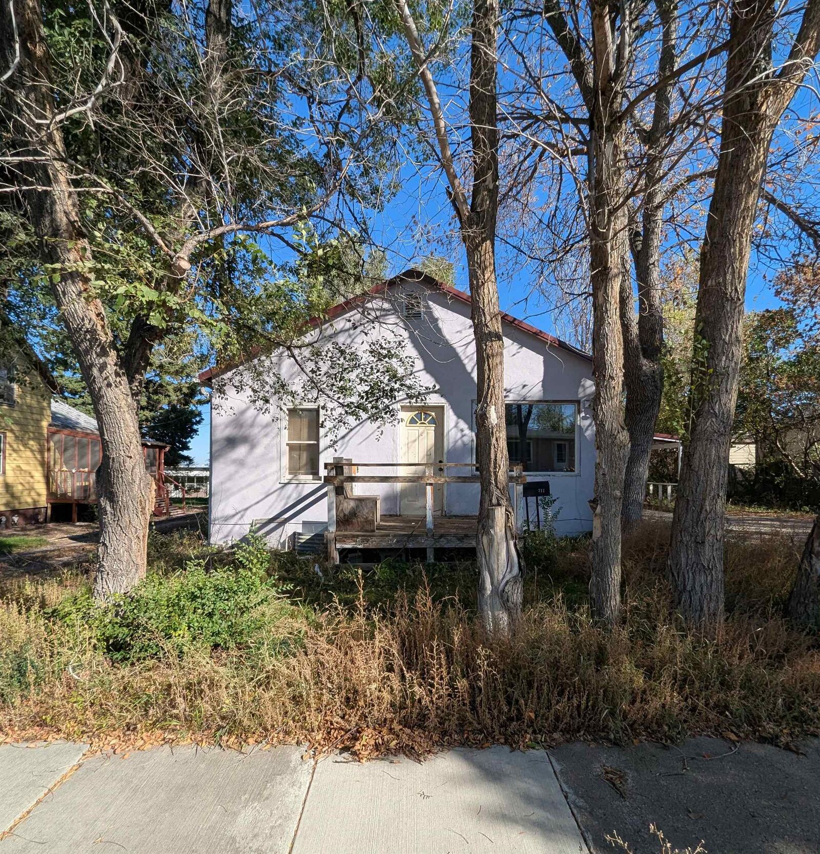 Property Photo: 711 5th St SW ND 58701